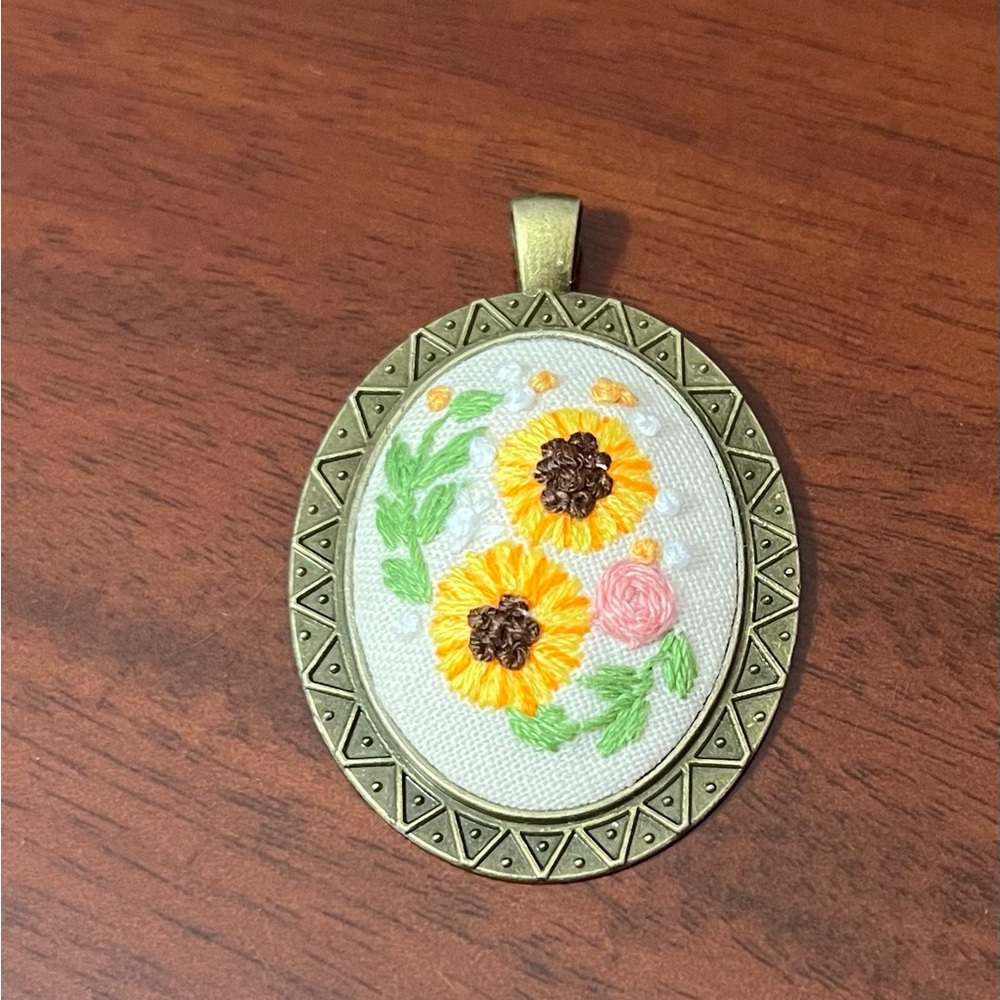 NWOT hand crafted embroidery handmade pendant with 18 inch necklace